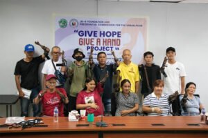 PROSTHETIC HANDS, HANDOG  NG PCUP AT LN-4 foundation  para sa URBAN POOR AMPUTEES